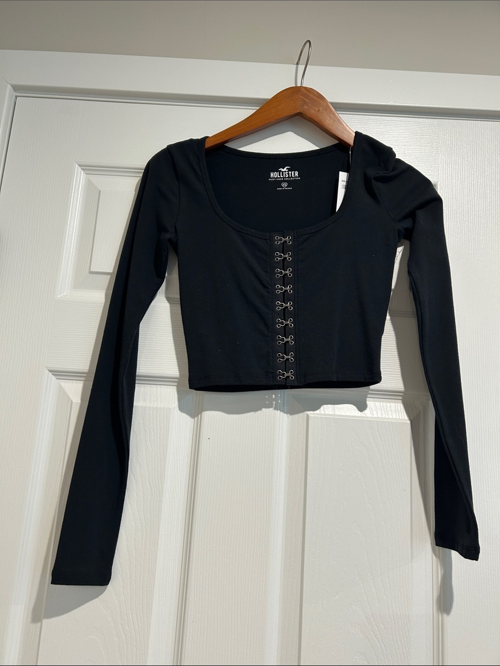 Hollister Black Long-Sleeve Hook & Eye Crop Top